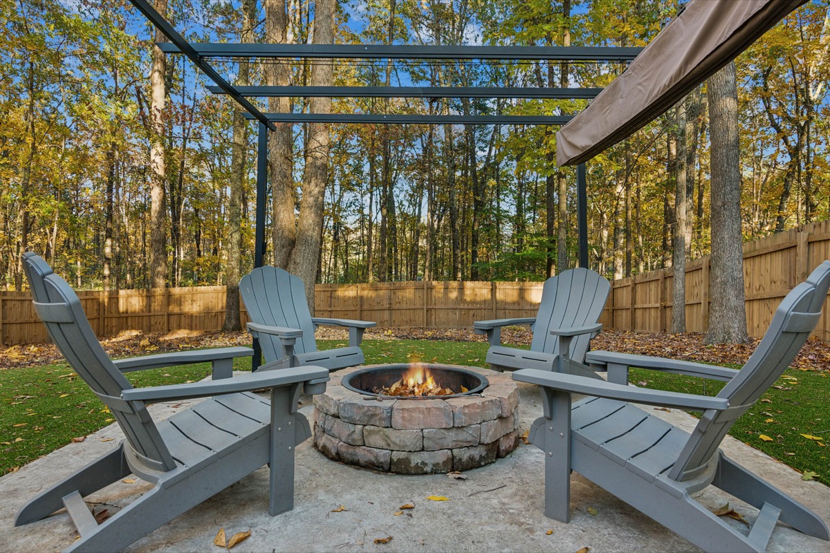 Cozy outdoor fire pit for romantic evenings - Atlanta area couples retreat in Douglasville Georgia
